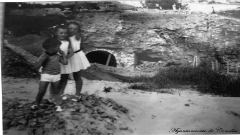 Niños junto al tunel de la playa 1966